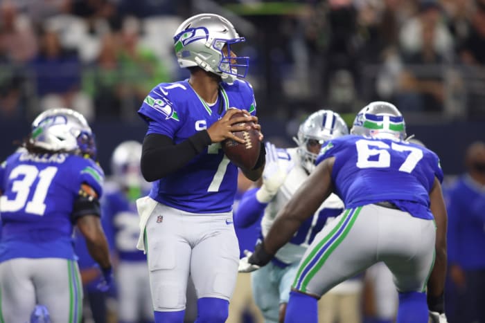 Protected well most of the evening, Geno Smith carved up Dallas for 334 passing yards and three touchdowns to DK Metcalf.